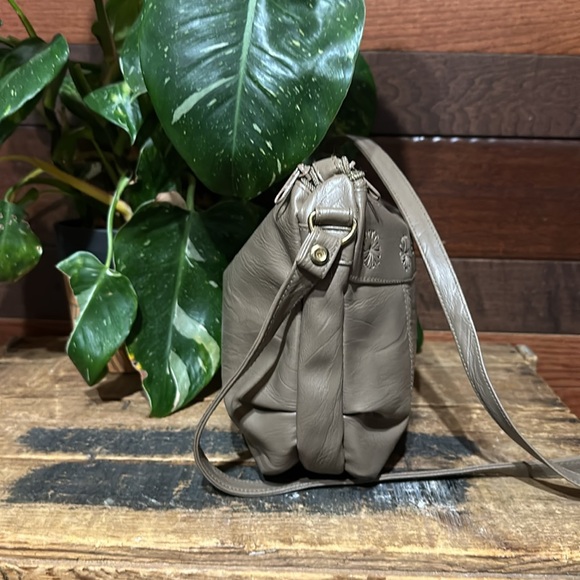 NWOT No Brand Tag Small Tanish Brown Floral Shoulder Bag - Picture 4 of 8